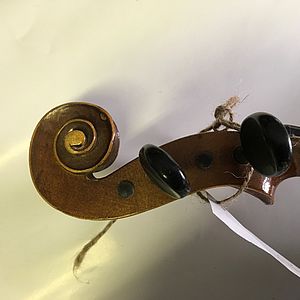 Violine mit Zettel 3