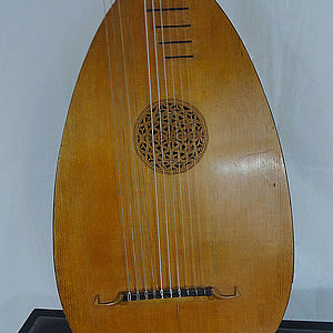 Baß-Gitarrenlaute 1