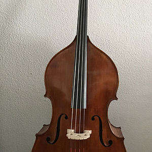 Kontrabass in Violinenform 1