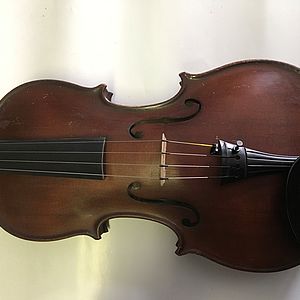Violine mit Zettel 1