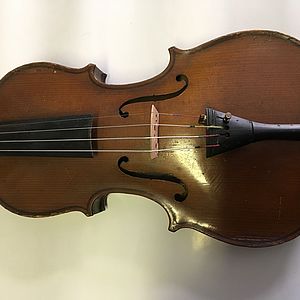 Violine mit Zettel 1