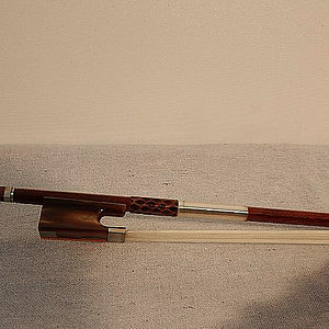 Violinenbogen mit Stempel "LYRA Leipzig" 2