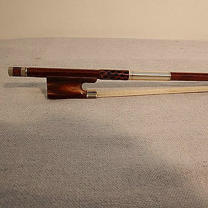 Violinenbogen mit Stempel "LYRA Leipzig" 1