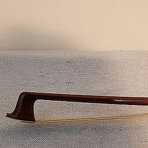 Violinenbogen mit Stempel "LYRA Leipzig" 3